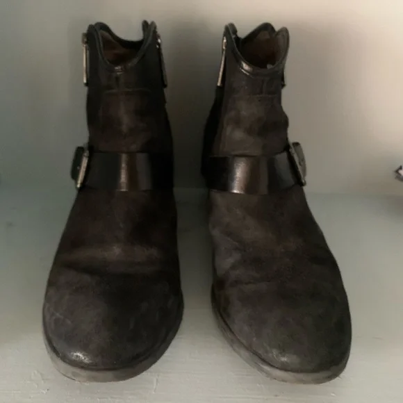 Donald Pliner Dalis Ankle Boot - Picture 2 of 8